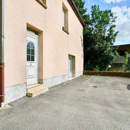 Le Cubry : Appart Hyper-Centre Avec Une Place De Parking Эперне Экстерьер фото